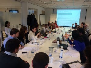 Net-Neet en una reunión.