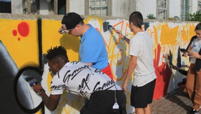 You are part, Erasmus. Dibujando un graffitti.